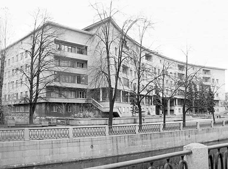 Набережная р Карповки 13 В 19301940е гг здесь проживали первый - фото 64