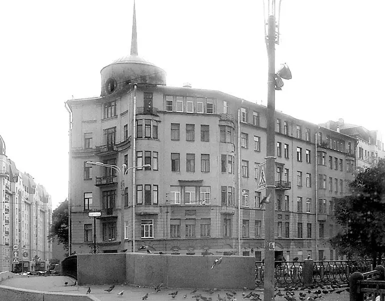 Набережная р Карповки 32 В 1980е гг жила живописец Е М Магарил - фото 72