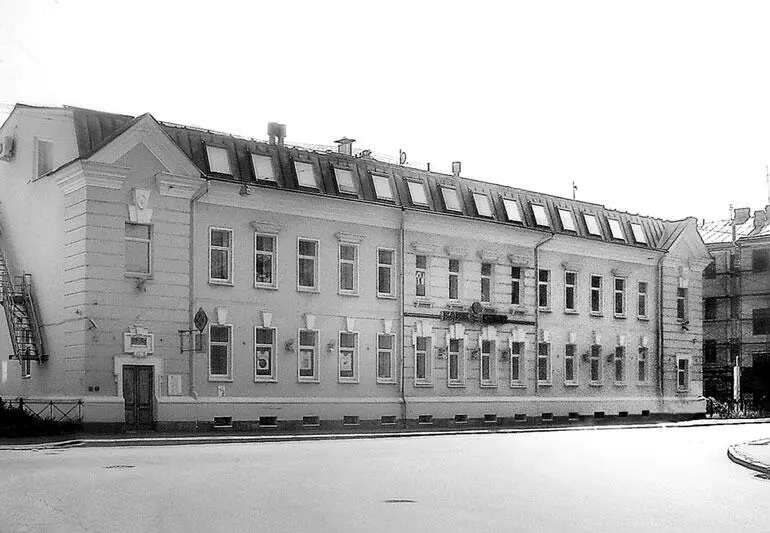 Кронверкская ул 13 Первый из них доходный дом 112 на углу улицы Мира - фото 81