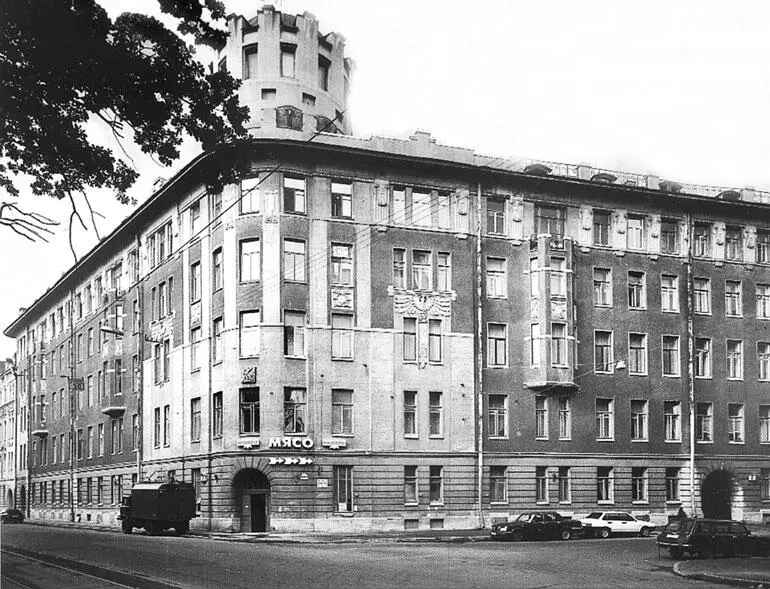 Кронверкский пр 77 В 19111920 гг в нем жил писатель А П Каменский В - фото 93