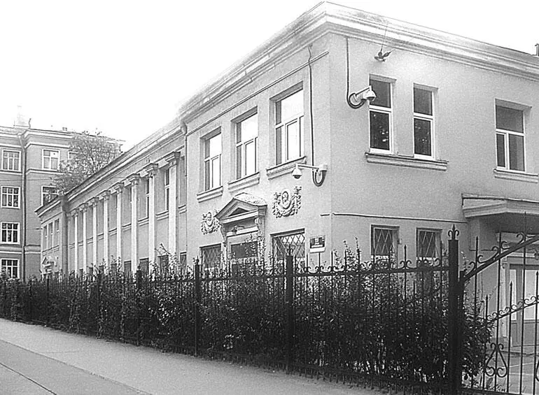 Ул Литераторов 9 7 мая 1982 г в школе состоялось открытие музея боевой - фото 109