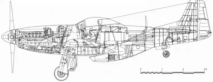 P51D10NA Крупный план пулеметного отсека Один из двух пулеметов снят - фото 132