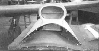 Вид спереди на воздухозаборник карбюратора расположенный за фонарем кабины на - фото 125