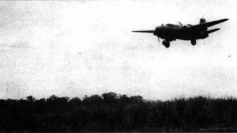 А20 их 90й бомбардировочной зскадрильи 3й бомбардировочной группы заходит на - фото 166