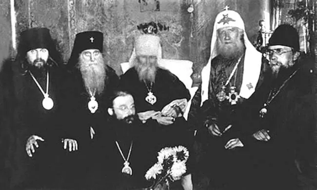 Святейший Патриарх Тихон в гостях у митрополита Макария Невского 24 августа - фото 98