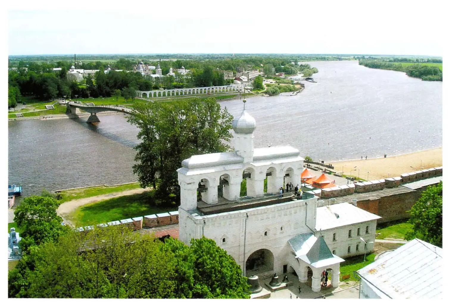 Новгородский кремль Вид с Софийского собора Музеефикация крепостного - фото 111