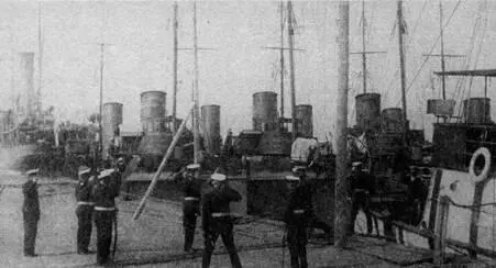 В походе вверху и в базе 28 августа 1906 года начальником 1го отряда минных - фото 24