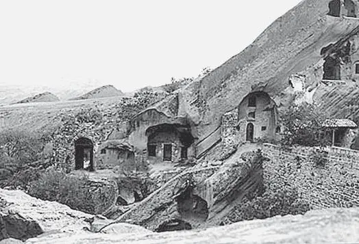 Храмы скрытые в скалах В эпоху основания Гареджийских монастырей Грузия - фото 26