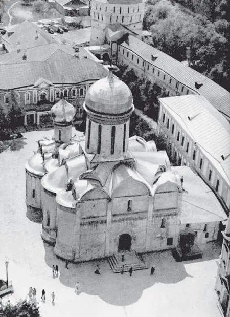 Троицкий собор главная святыня Лавры Вскоре Стефан ушел на Москву и - фото 64