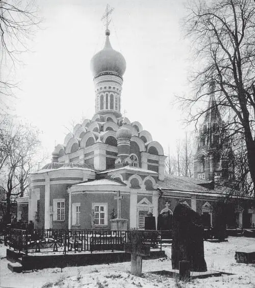 В благодарность за дарованную победу в том же 1591 г на месте главного - фото 89