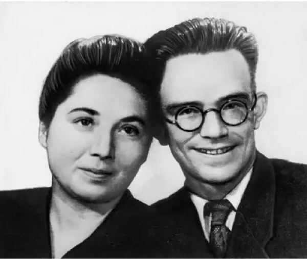 Виктор и Валентина Глушковы конец 1940х годов В том же году по распределению - фото 89