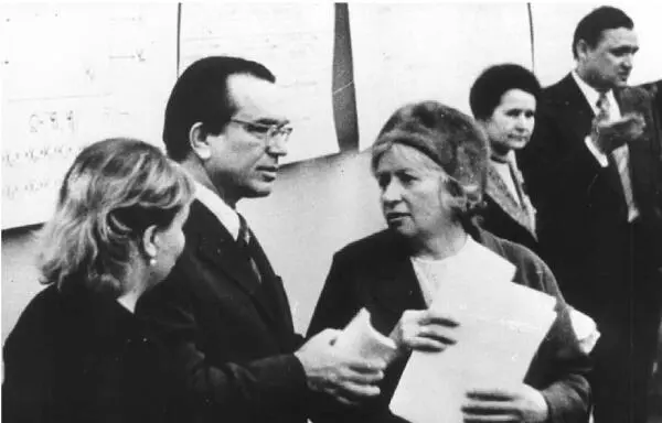 Виктор Михайлович Глушков и Екатерина Логвиновна Ющенко 1960е годы В 1961 - фото 91