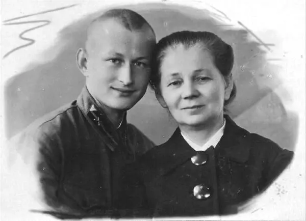 Борис и тетя Паля 1200 22061941 Борис в центре и Лев Николаевич - фото 136