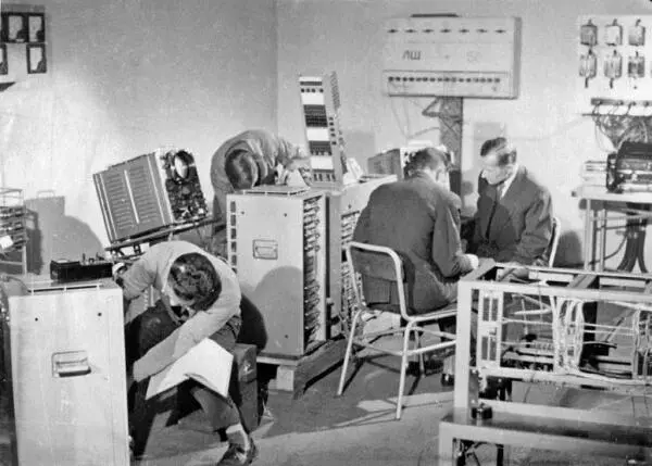 Отладка первого образца УМШН Днепр 1960 год В конструкции самой машины вроде - фото 142