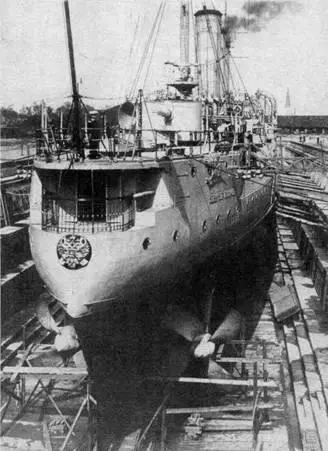 Адмирал Макаров в доке Шаг за шагом флот в 1911 г подходил к грани условно - фото 26