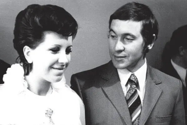 Владимир и Рита Рачихины Москва 1967 г С дочкой Ариной А через год в - фото 3