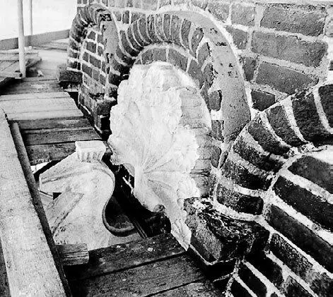 Скульптуры льва и павлина на Спасской башне Фото 191820 гг К сожалению они - фото 6
