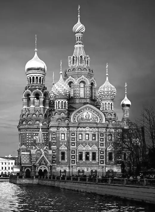 Храм Спаса на крови построенный на том месте где был смертельно ранен - фото 30