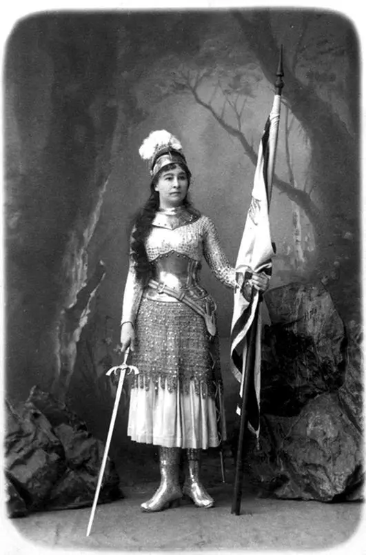 Мария Николаевна Ермолова в роли Жанны дАрк Постановку старой пьесы - фото 67