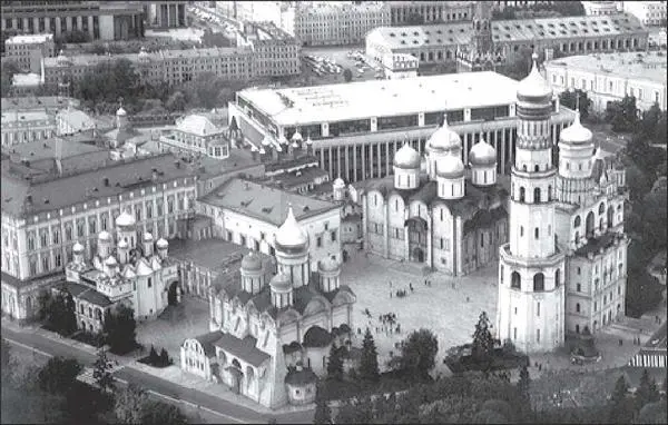 Соборная площадь Московского Кремля По замечанию исследователя Архангельского - фото 10
