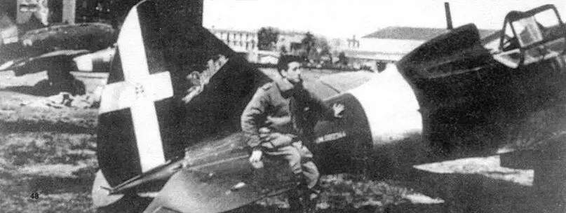 Пилот 362й эскадрилии возле Re2005 Каподичино лето 1943 года Хвостовое - фото 104