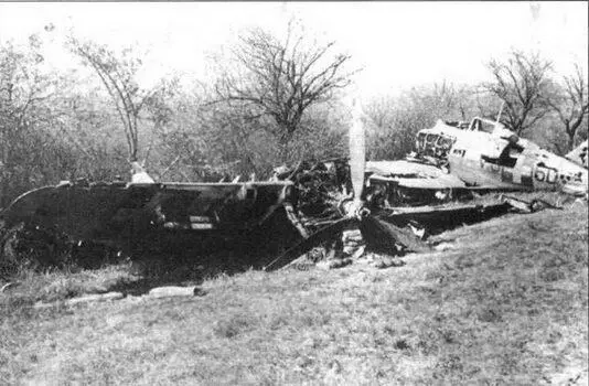 Обломки двух пикирующих бомбардировщиков Heja IIуничтоженных в конце войны - фото 30