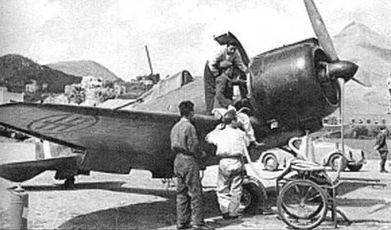 Август 1941 года аэродром Палермо один из 15 первых самолетов 377й - фото 39