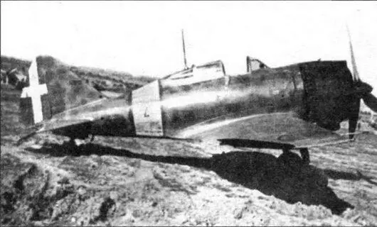 Самолет 377й независимой эскадрильи аэродром Катания 1941 год На белой - фото 42