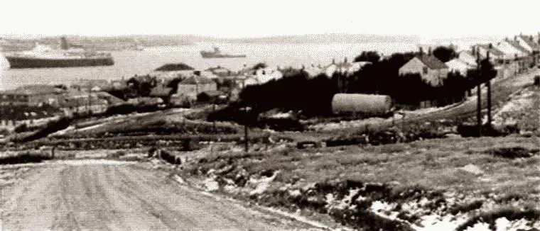Посадочная полоса военной базы Пуэрто Аргентина после налета британской - фото 26