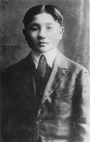 Первая фотография Дэн Сяопина Баиё 3 марта 1921 г Дэн Сяопин третий - фото 15