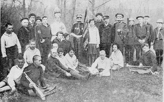 Драматический кружок Коммуны им Дзержинского со своим художественным - фото 32