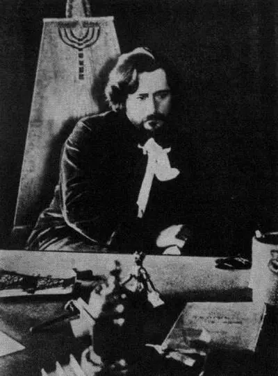 Писатель углубившийся в историю религии Фото 1910х гг В столовой виллы - фото 52
