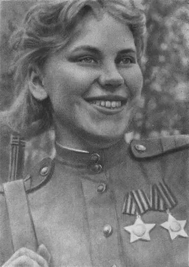 С орденом Славы III и II степеней Октябрь 1944 года В редакции армейской - фото 14