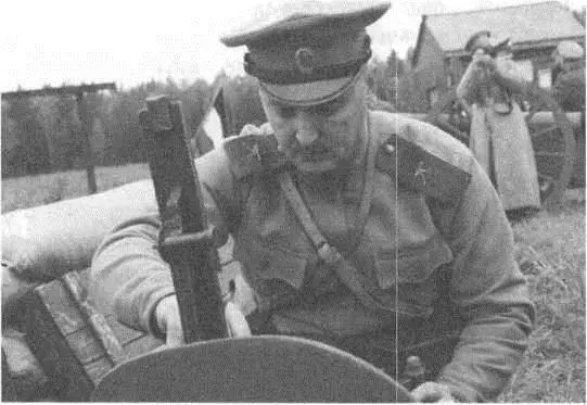 Игорь с детства был патриотически настроен увлечен военным делом и фактически - фото 17