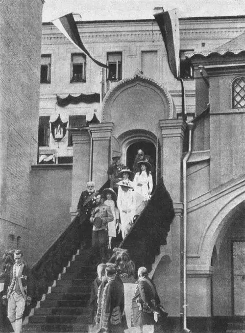 Посещение Их Величествами дома бояр Романовых на Варварке Еще 17 января 1911 - фото 61