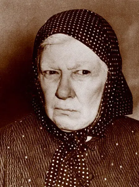 В роли Прасковьи Алексеевны в спектакле Мракобесы 1951 г В день рождения Ф - фото 80