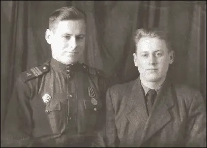 Братья Александр Васильевич слева и Леонид Васильевич справа Пастушенковы - фото 2