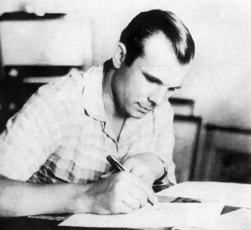 СП Королев и ЮА Гагарин На учебном аэродроме - фото 70