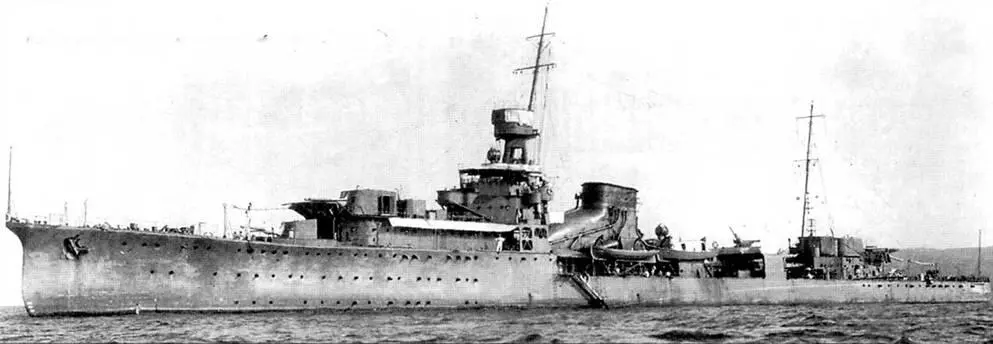 Легкий крейсер Юбари 1424 г дымовая трупа надстроена Снимок легкого - фото 88