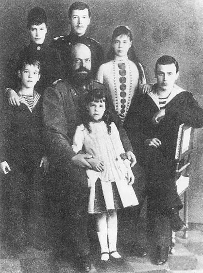 Император Александр III с августейшим семейством В 1881 году крестьяне - фото 55