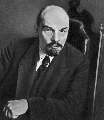 В И Ленин председатель Совета рабочей и крестьянской обороны 1918 г И все - фото 79