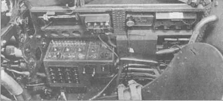 Правая сторона кабины пилота XTBF1 с панелями электроприборов и - фото 136