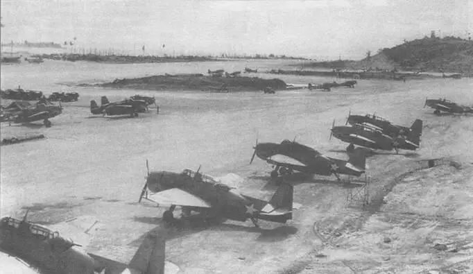 TBF из подразделения морской пехоты на аэродроме Мунда октябрь 1943 года - фото 17
