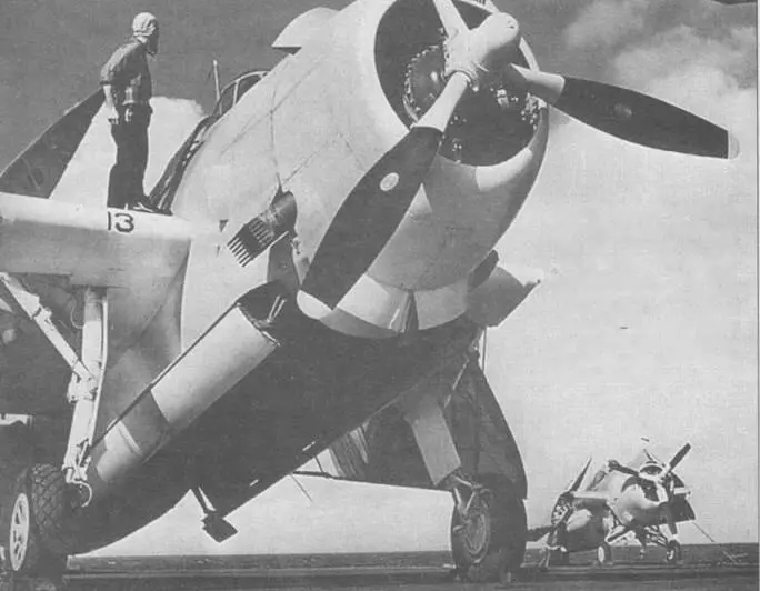 ТВМ1 Эвенджер из Bogue Group на палубе авианосца VSS Bogue Атлантика 1944 - фото 61