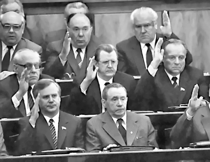 Избрание Горбачева главой государства Октябрь 1988 ПРЕЗИДЕНТ РФ БОРИС - фото 85