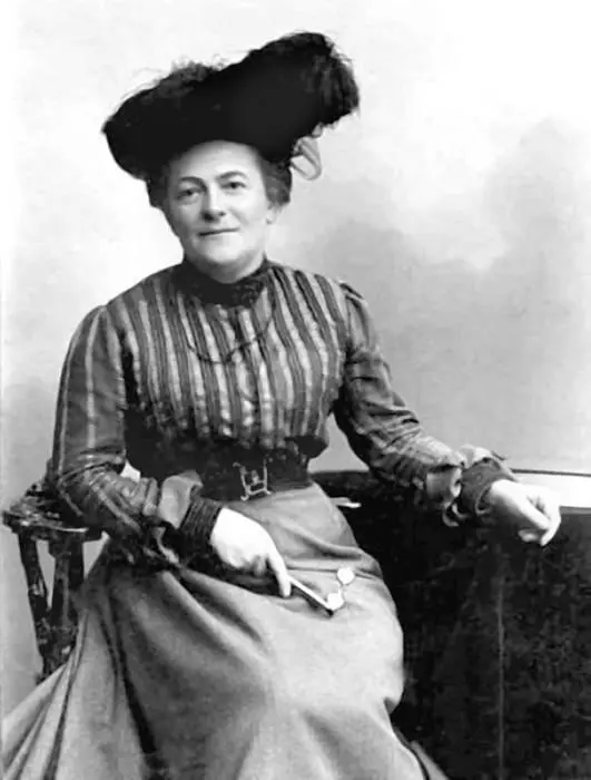 Клара Цеткин Фото 1898 г В среде женщин буржуазного общества также существуют - фото 6