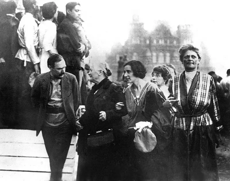 Клара Цеткин в Москве во время международного коммунистического конгресса 1921 - фото 14