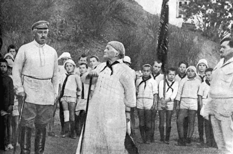 Выступление Клары Цеткин на пионерской линейке в Артеке 1925 г Мы отлично - фото 20