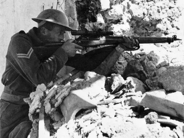 Новозеландский снайпер с 771мм магазинной винтовкой SMLE 4Т 1944 г От - фото 106