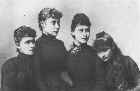 Гессенские сестрыпринцессы слева направо Ирэн Виктория Елизавета - фото 21